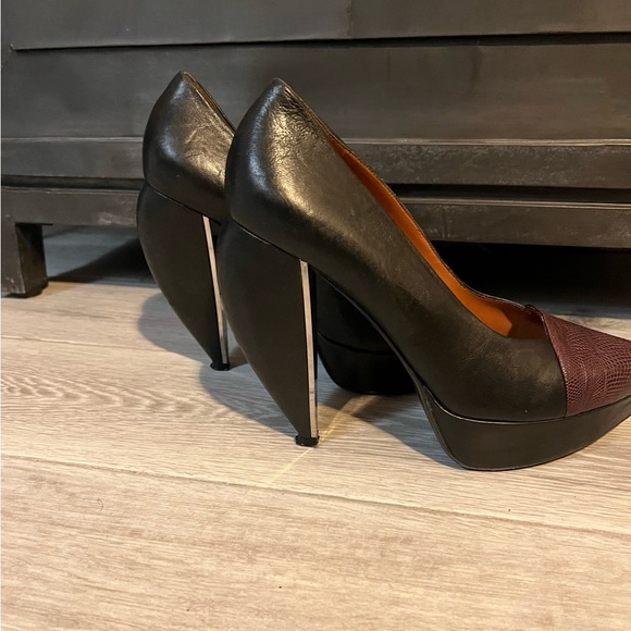 LANVIN black (snakeskin toe) & maroon leather pumps a/ mirrored-inner heel.Sz 40 - Picture 7 of 11